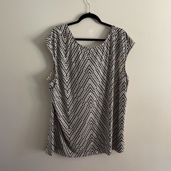 Lane Bryant Womn Plus 26/28 White/Black Boat Neck Zipper Shoulder Sleeveless Top - Picture 8 of 8